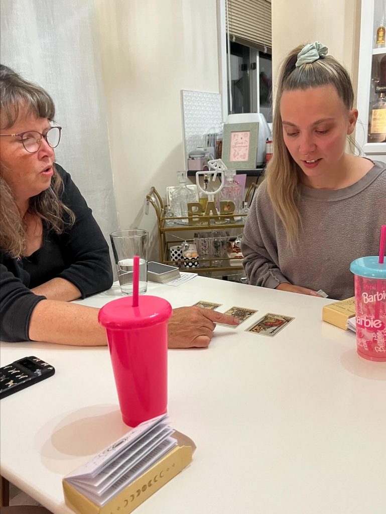Dani teaching a learn to read tarot workshop